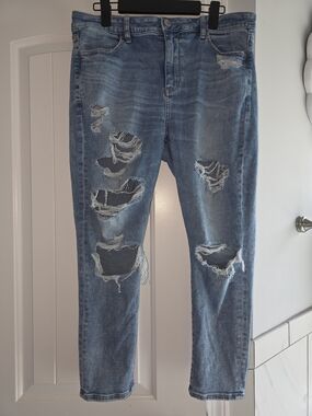 American Eagle- Highwasited, Destressed Light Blue Cropped Jeggings- Size 16